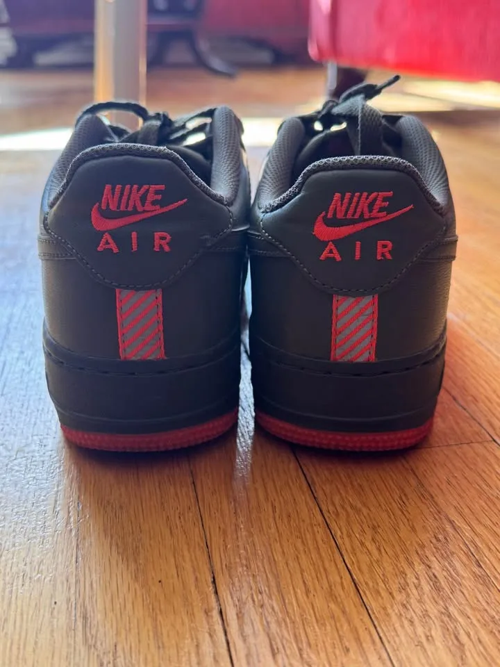 Nike Air Force 1 kids size 6Y or women’s 7.5 image indicator(2)