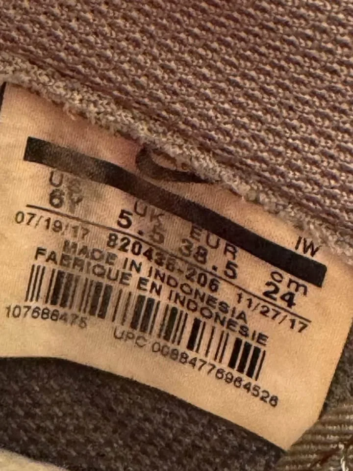 Nike Air Force 1 kids size 6Y or women’s 7.5 image indicator(4)