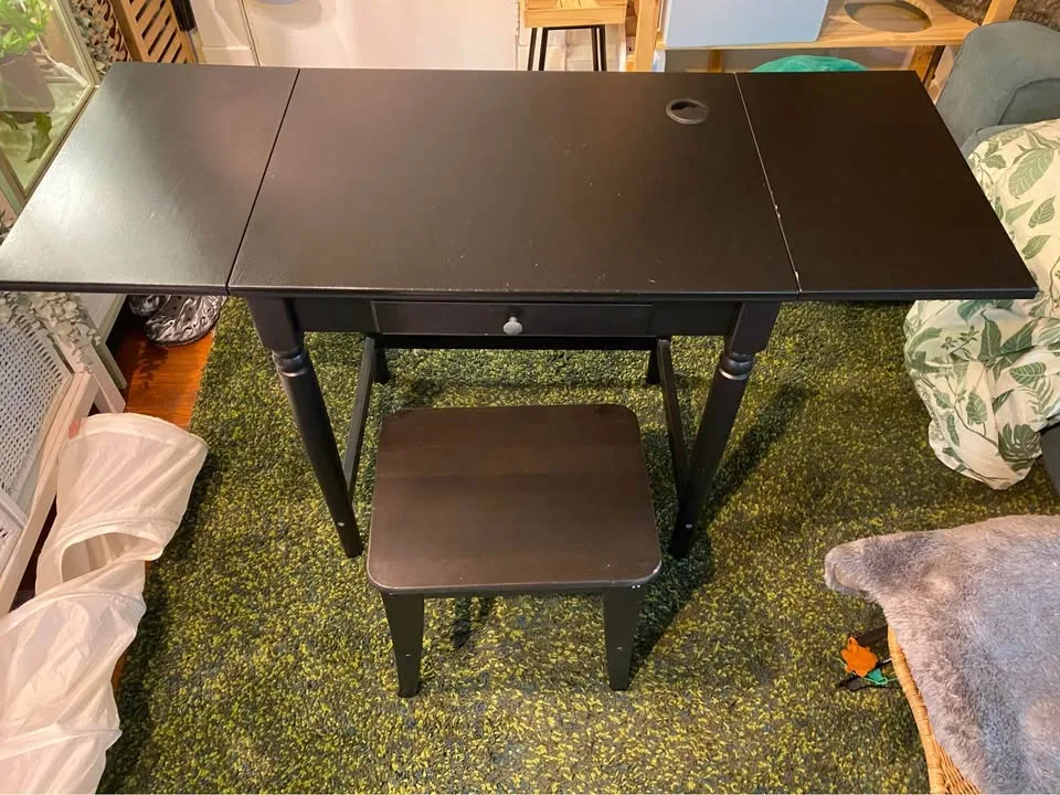 Desk with stool image indicator(3)