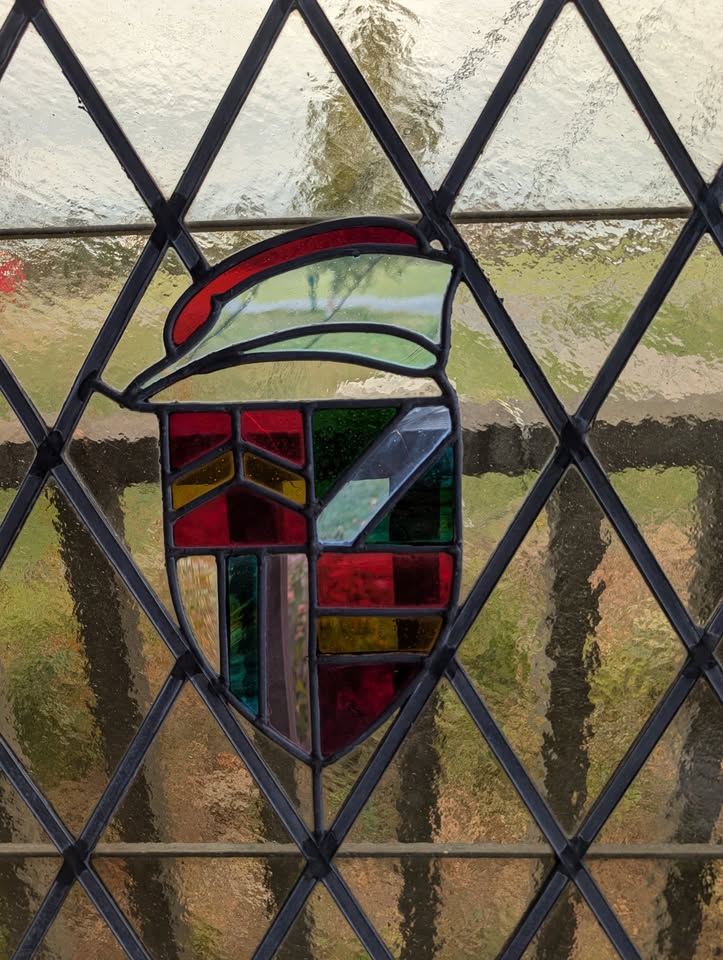 Large Tudor Stained-Glass Window – 56" × 45" – Ottawa - photo 3