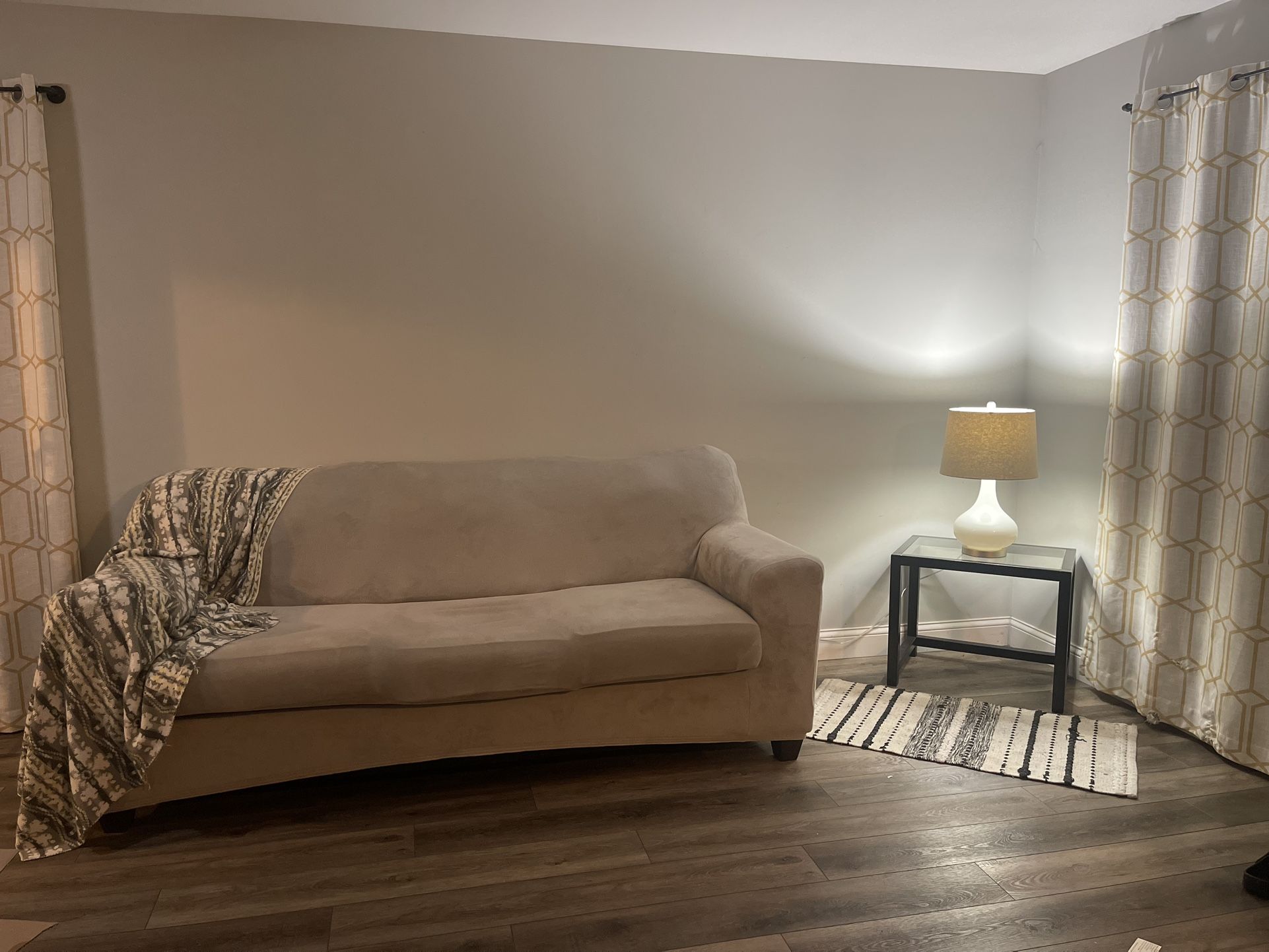 Grey loveseat in great condition