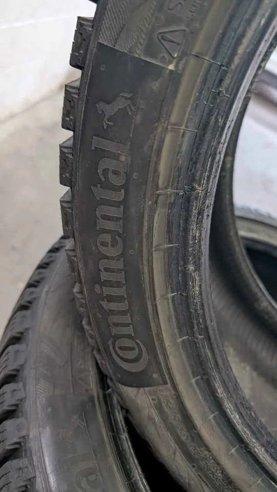 Continental Extreme Ice Contact Snow/Ice Tires image indicator(2)