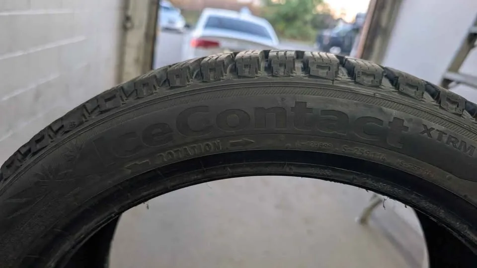 Continental Extreme Ice Contact Snow/Ice Tires image indicator(3)