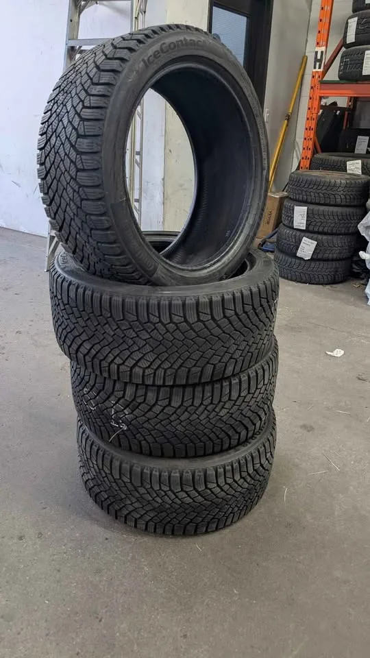 Continental Extreme Ice Contact Snow/Ice Tires image indicator(4)