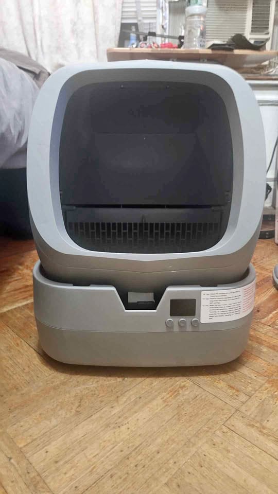 Automatic Litter Box for Cats - Move Out Sale - Or Best Offer!!!