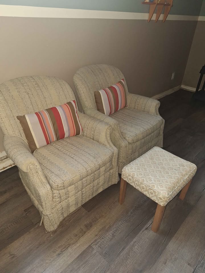 Small Sofa Chair - photo 2
