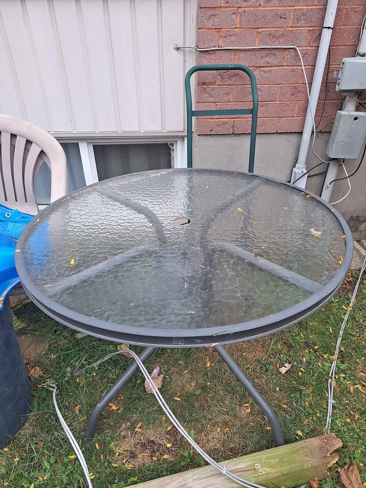 Outdoor table and chairs