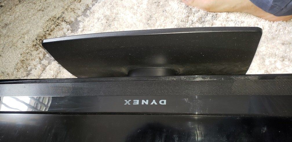 Dynex 32" TV - photo 2