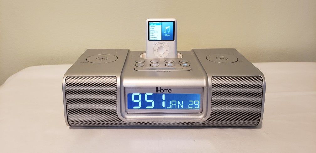 iPod Shuffle 4G With IHome Speaker