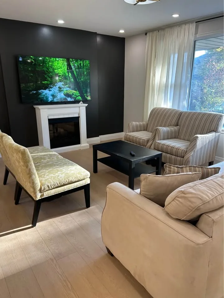 4 Beds 2 Baths - House image indicator(4)