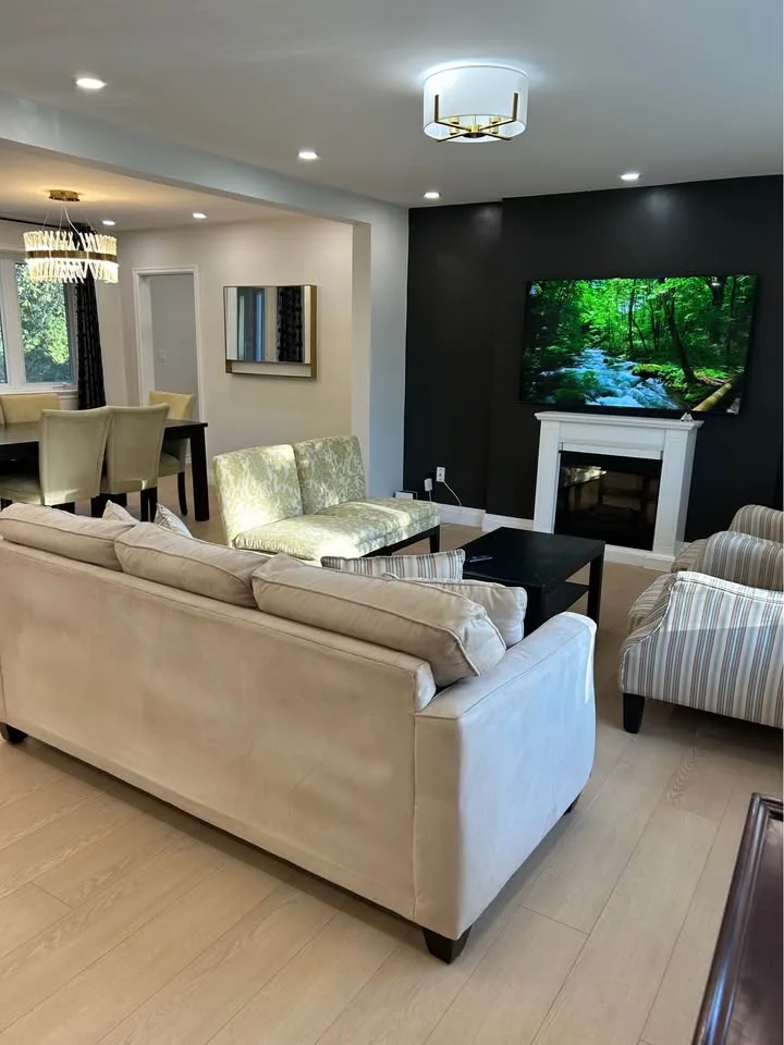 4 Beds 2 Baths - House image indicator(5)