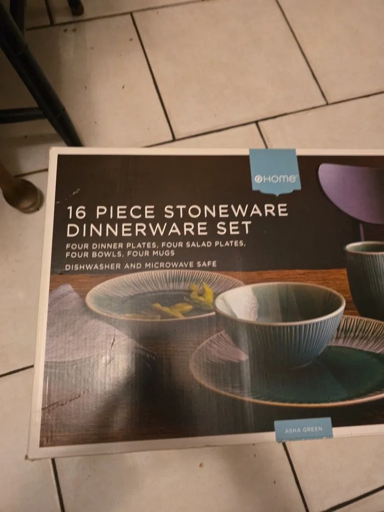 16 Piece Dinnerware Set image indicator(2)