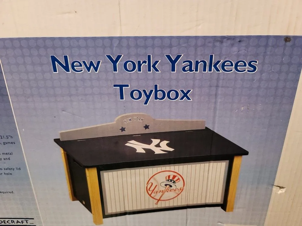 Yankees Wooden Toy Box image indicator(2)