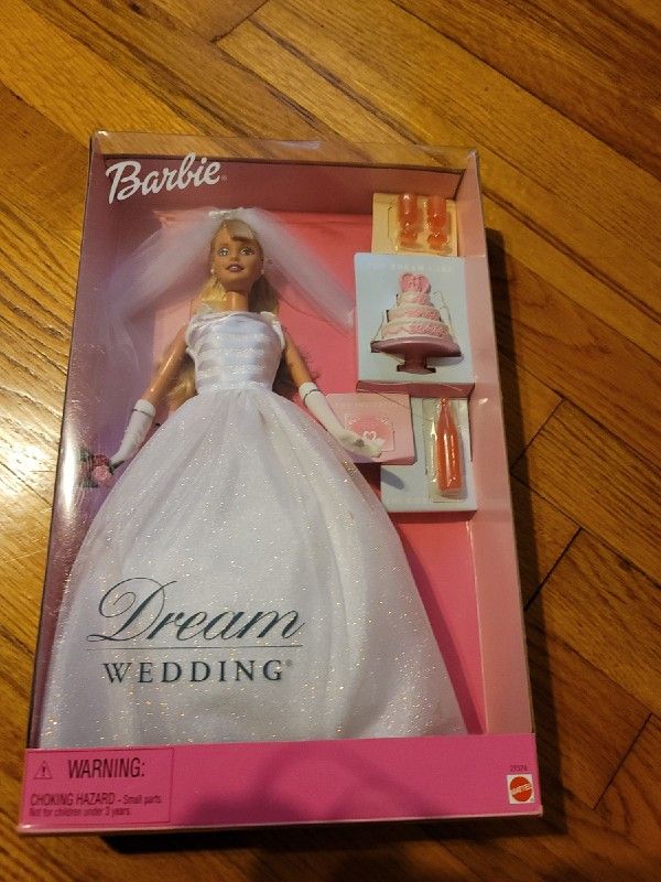This 2000 Barbie Dream Wedding doll is NIB. - photo 2