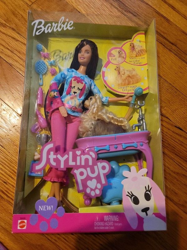 Stylin' Pup Barbie Playset 2002 MIB