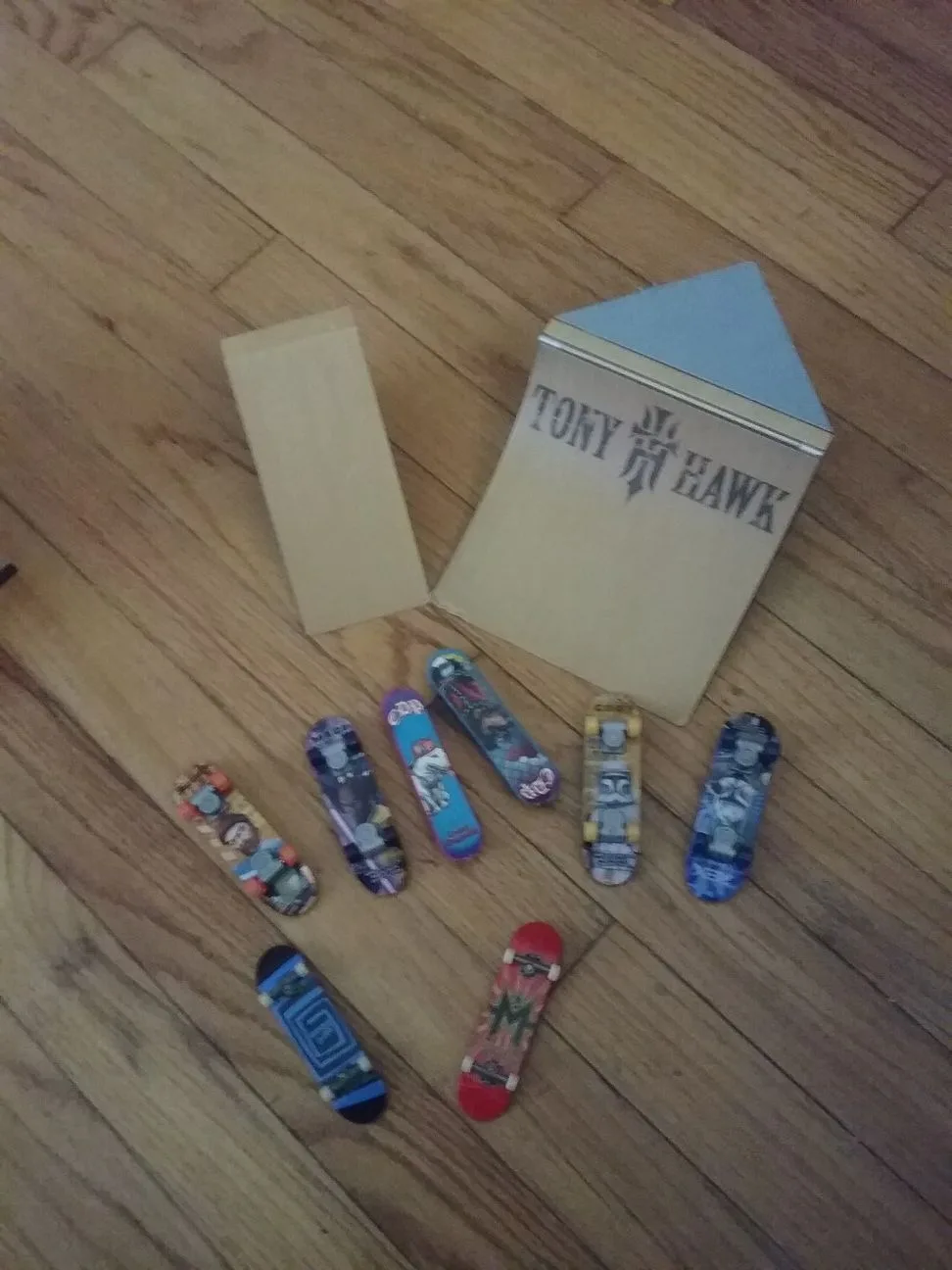 Tony Hawk ramp with 8 skateboards image indicator(2)