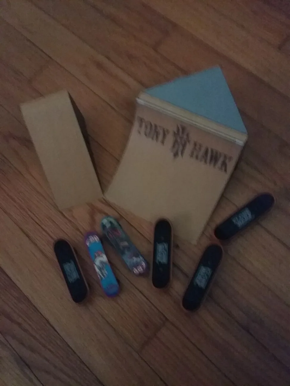 Tony Hawk ramp with 8 skateboards image indicator(4)