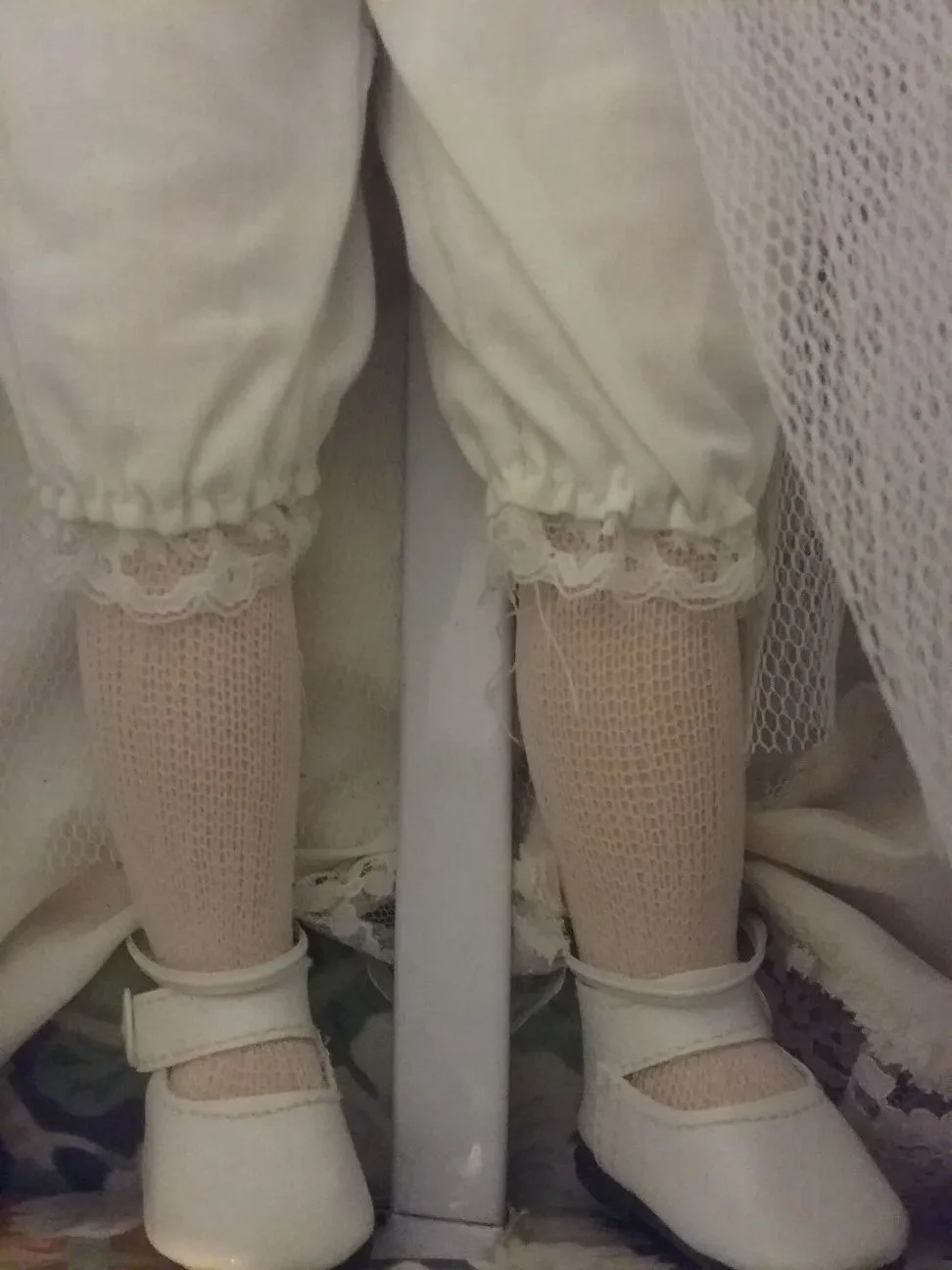 Porcelain doll image indicator(4)