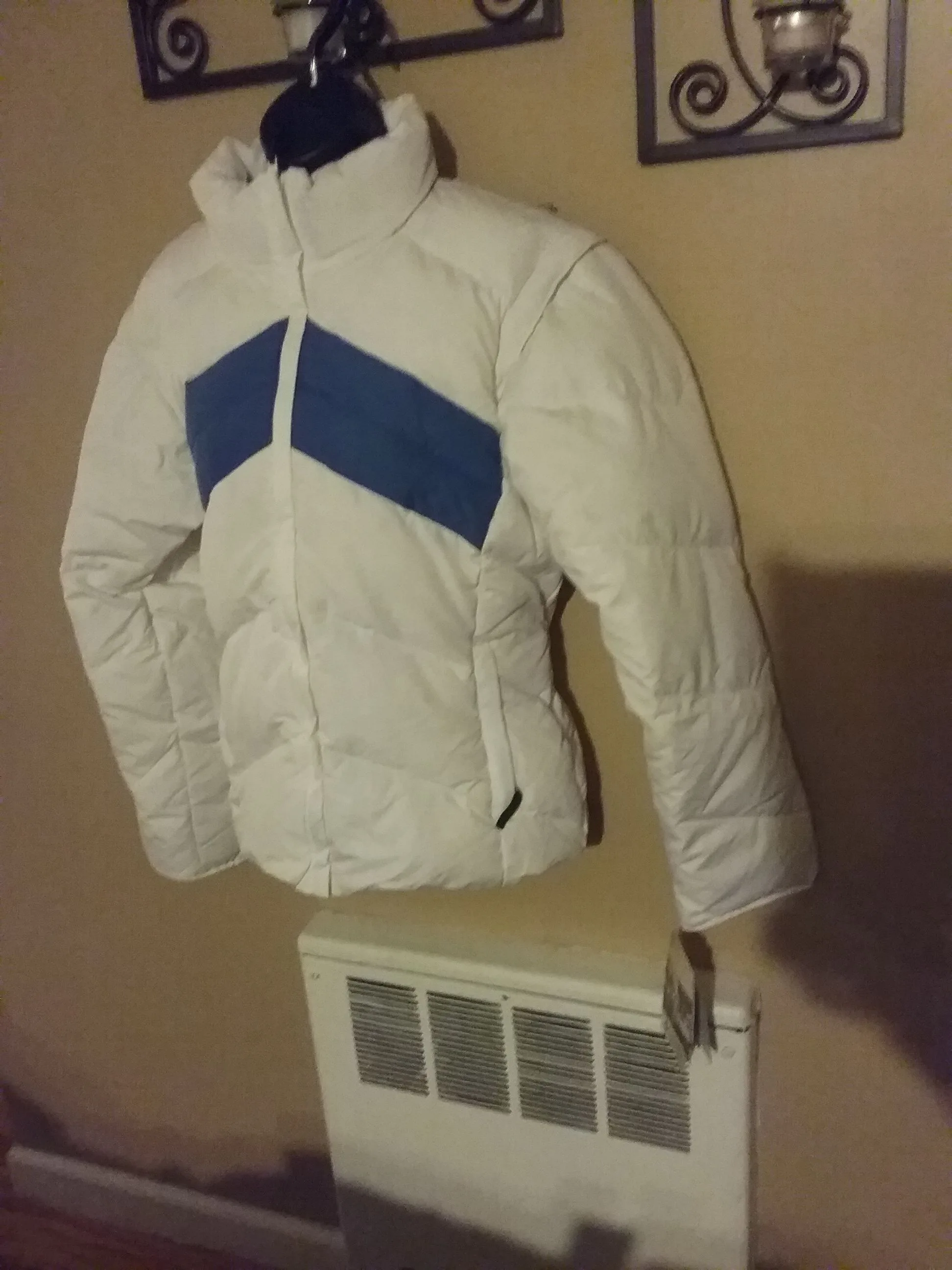 Ladies Columbia ski winter jacket image indicator(3)