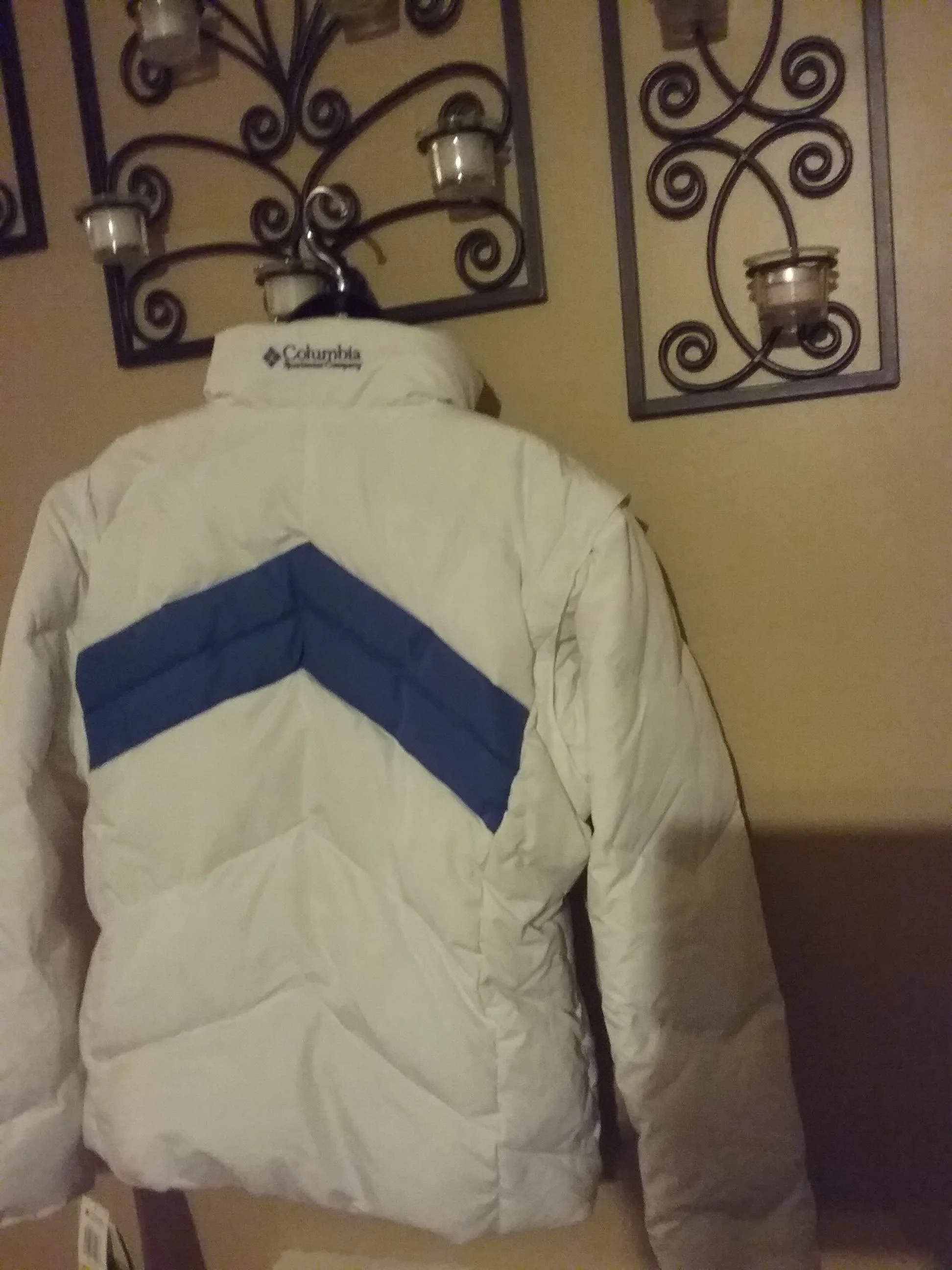 Ladies Columbia ski winter jacket image indicator(4)
