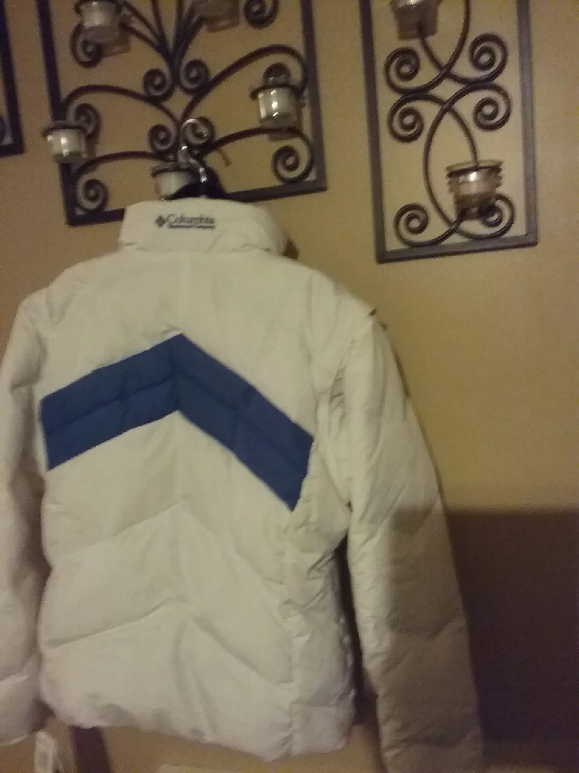 Ladies Columbia ski winter jacket image indicator(5)