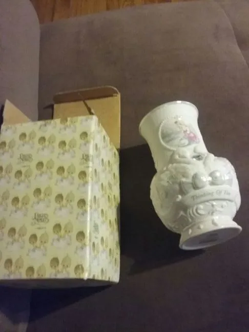 Precious moments girl with swan vase image indicator(3)