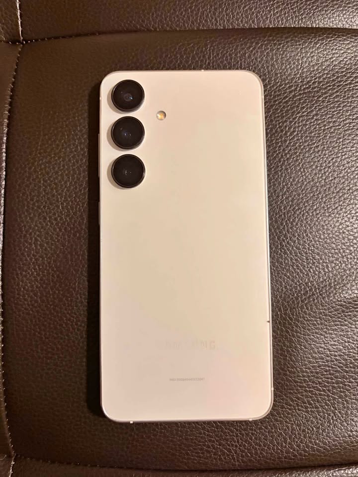 Samsung S24 | Almost Mint Condition