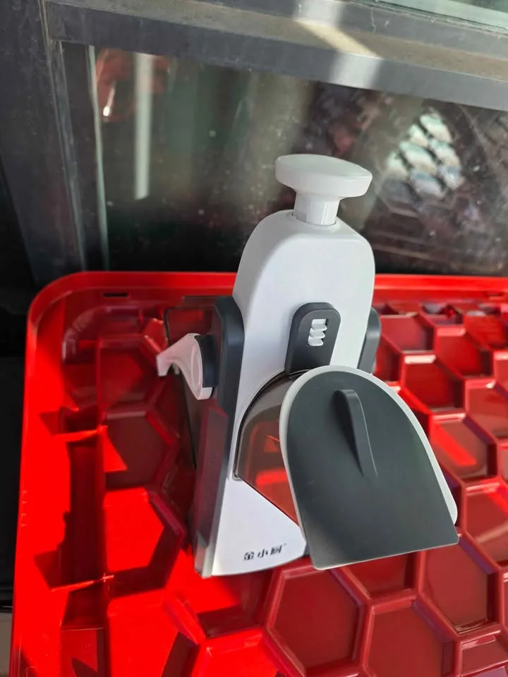 Manual Vegetable Slicer – Adjustable Thickness, Great Condition image indicator(2)