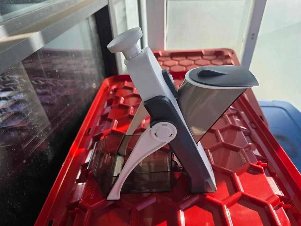 Manual Vegetable Slicer – Adjustable Thickness, Great Condition image indicator(3)