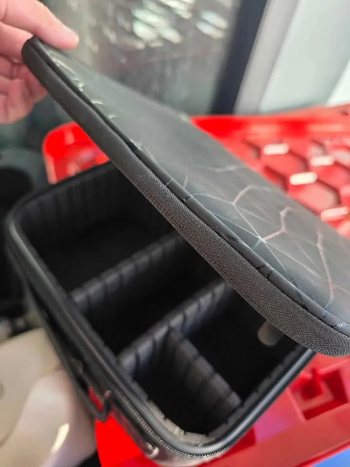 Makeup Organizer Case – Adjustable Compartments, Great Condition image indicator(2)