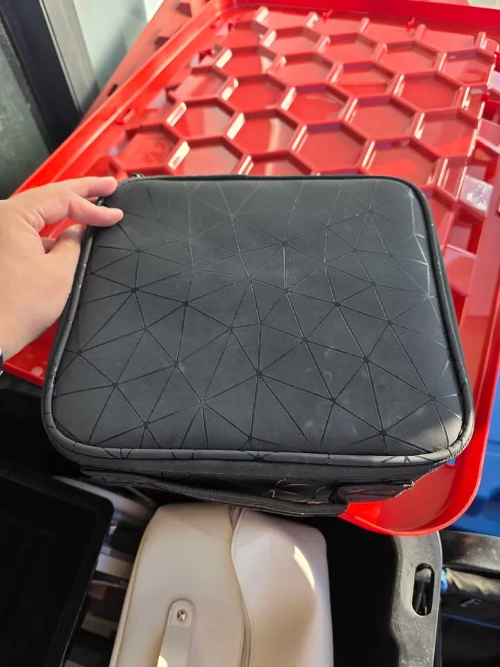 Makeup Organizer Case – Adjustable Compartments, Great Condition image indicator(3)