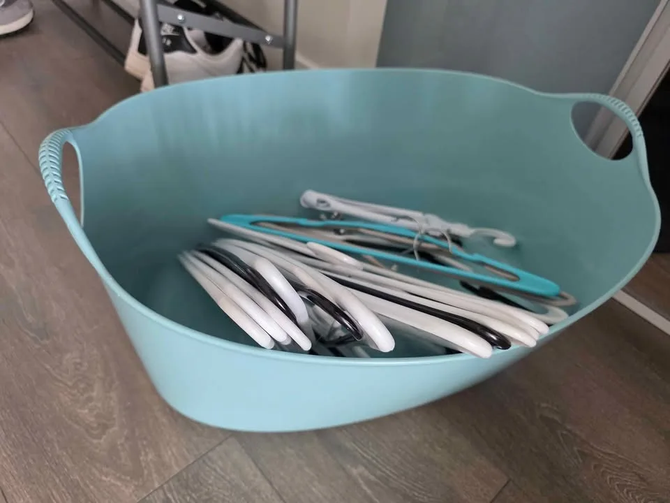 Pet Bath Tub – Light Blue Basin (Free Hangers Included) image indicator(2)