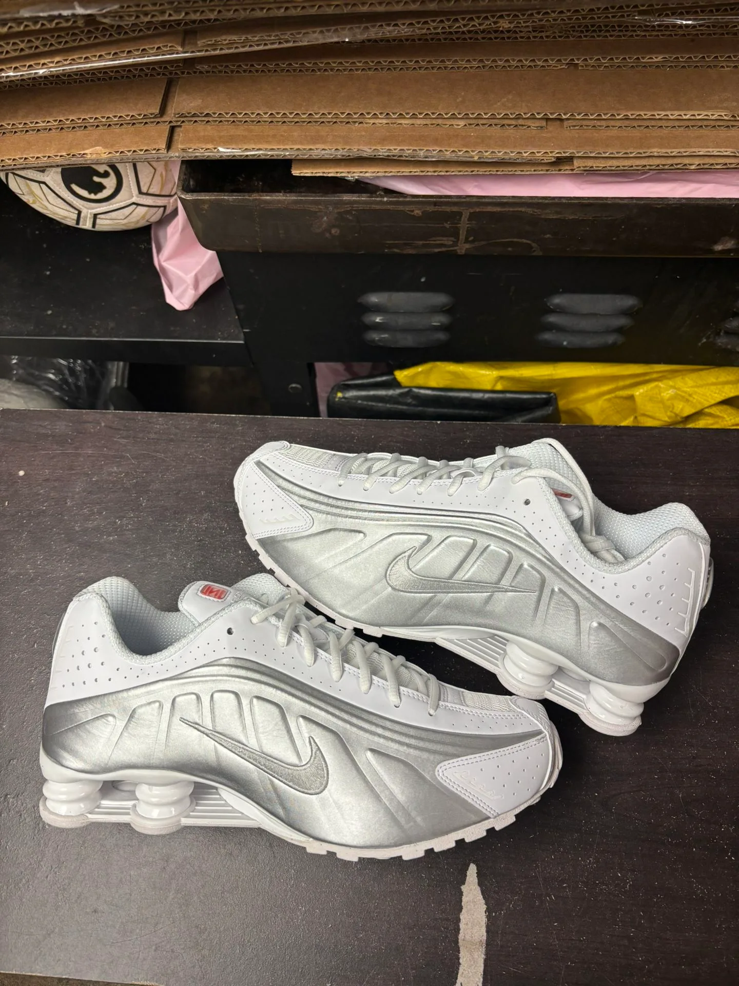 Nike Shox R4 White Bright thumbnail