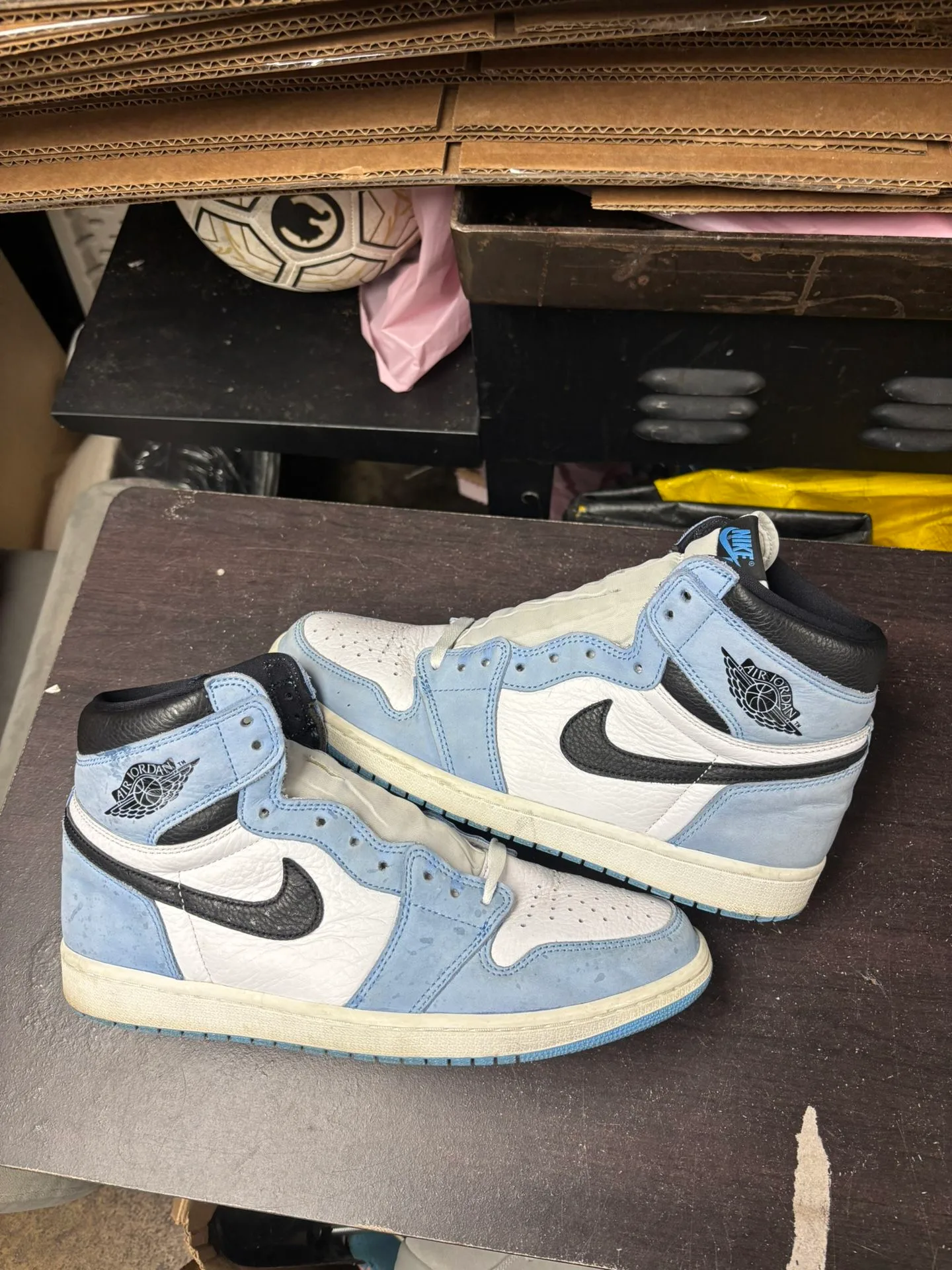 Air Jordan 1 High University Blue thumbnail