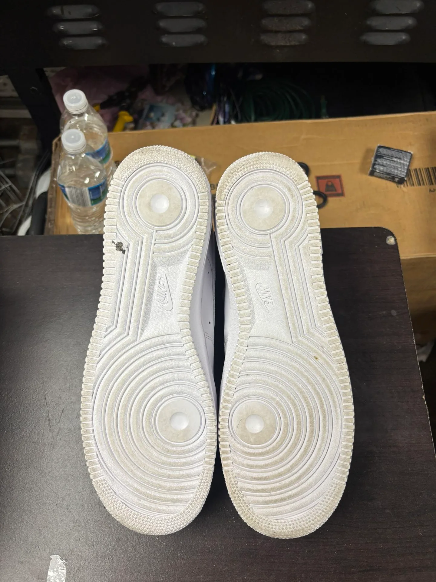 Air Force 1 Triple White image indicator(3)
