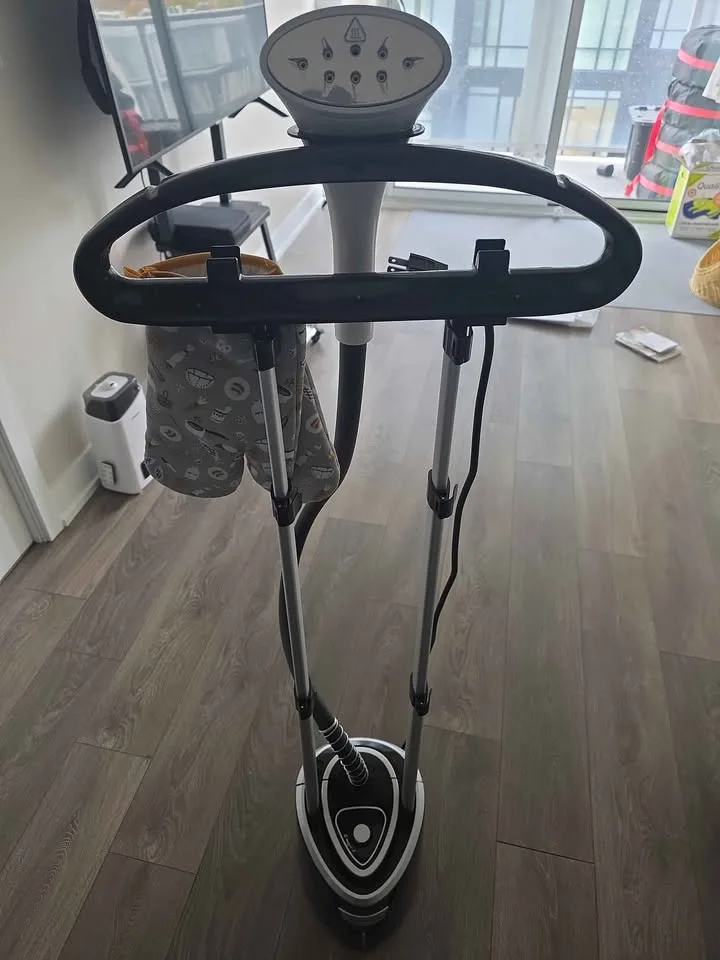 Standing Garment Steamer – Fast Heat-Up, Great Condition image indicator(3)