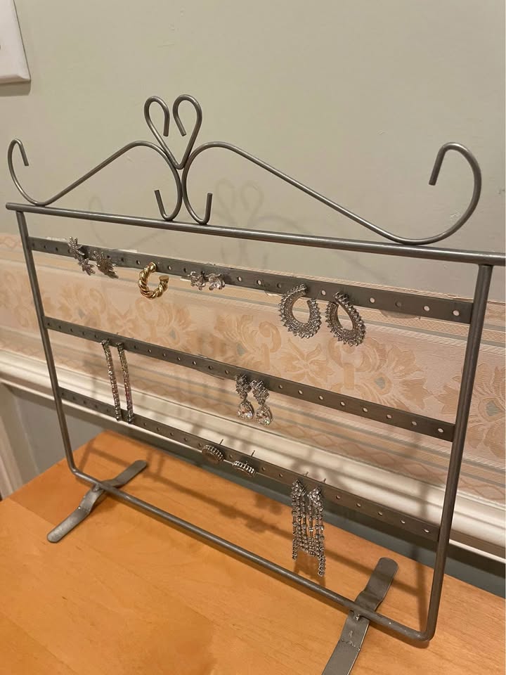 Earrings display and organizer - photo 2