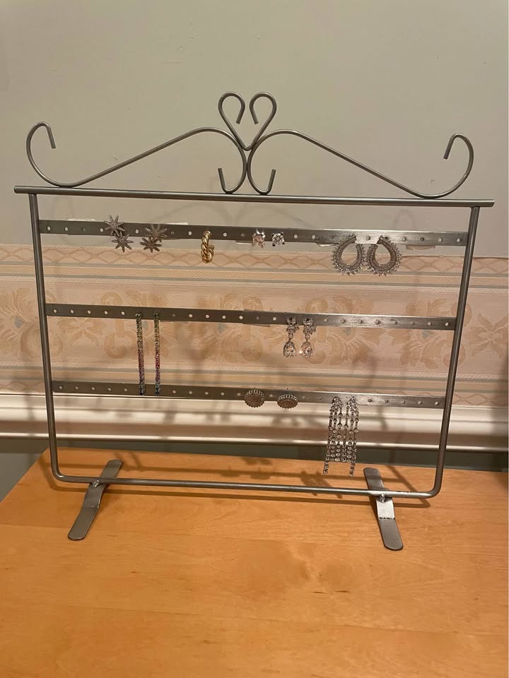 Earrings display and organizer - photo 4