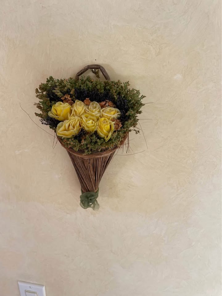 Decorative french floral accent - photo 2