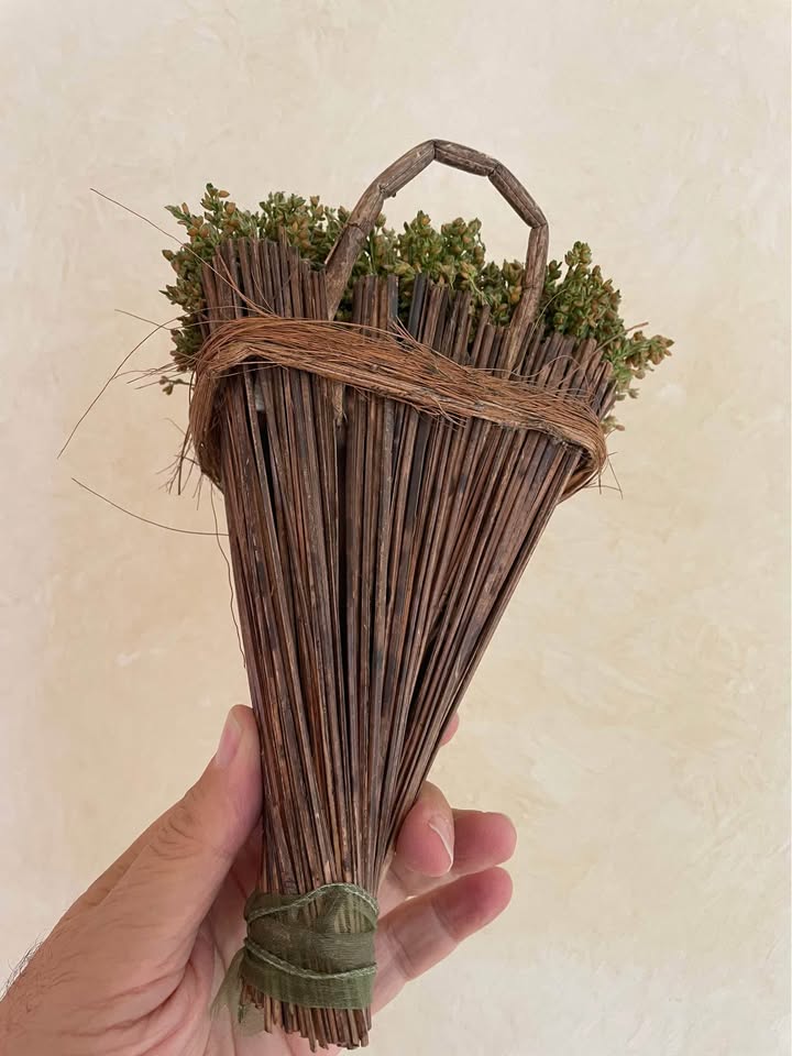 Decorative french floral accent - photo 3