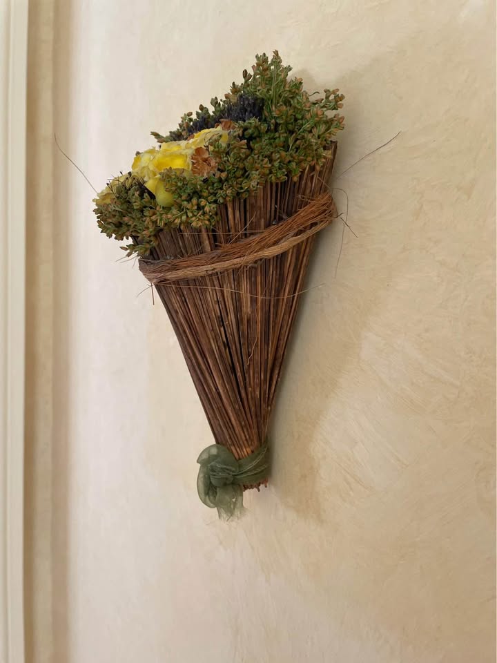 Decorative french floral accent - photo 4