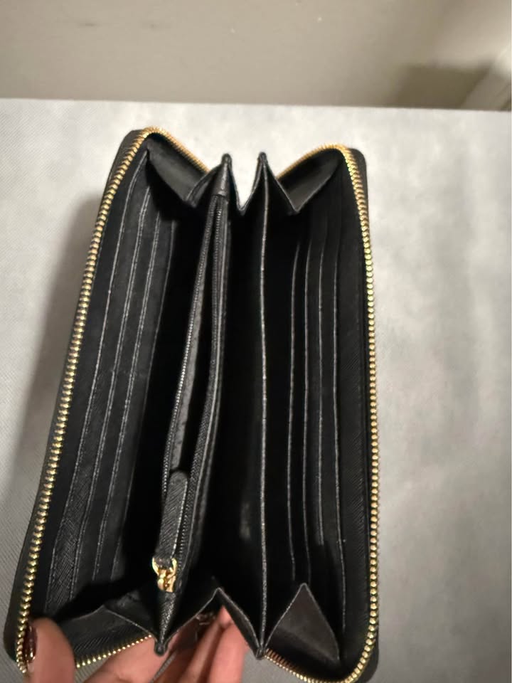Authentic Michael Kors wallet - photo 2