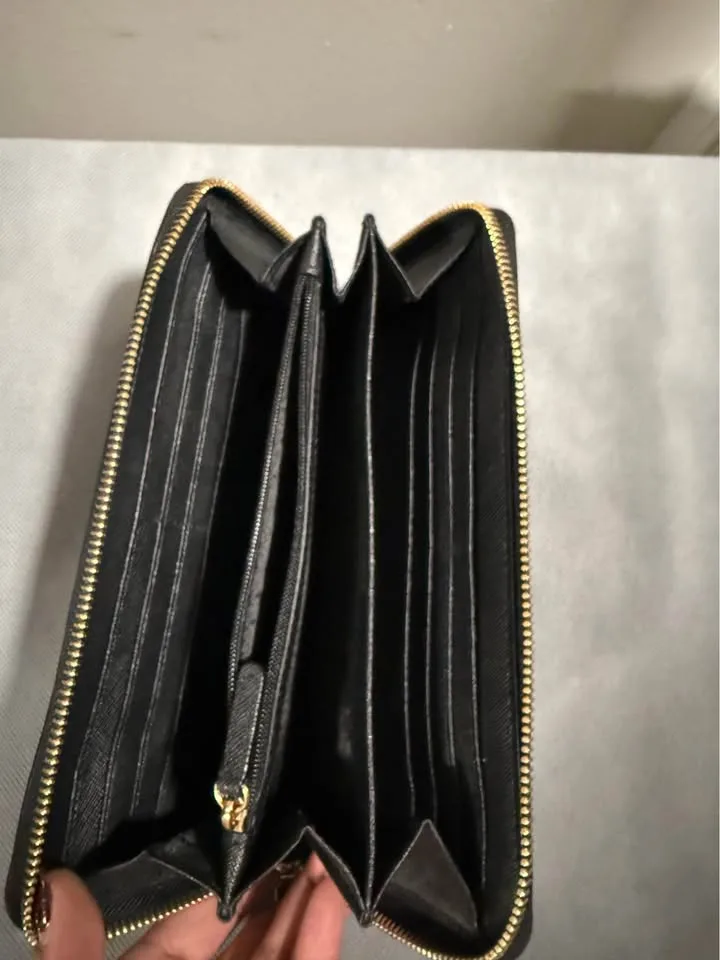 Authentic Michael Kors wallet image indicator(2)