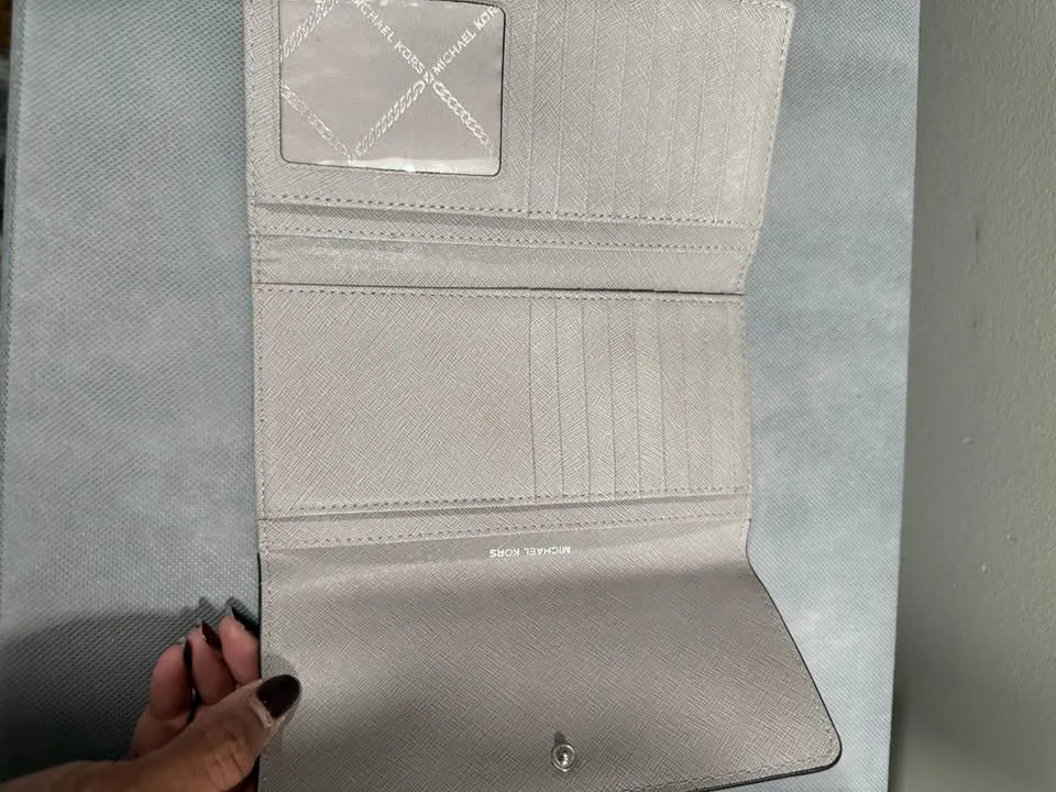 Authentic Michael Kors wallet image indicator(2)
