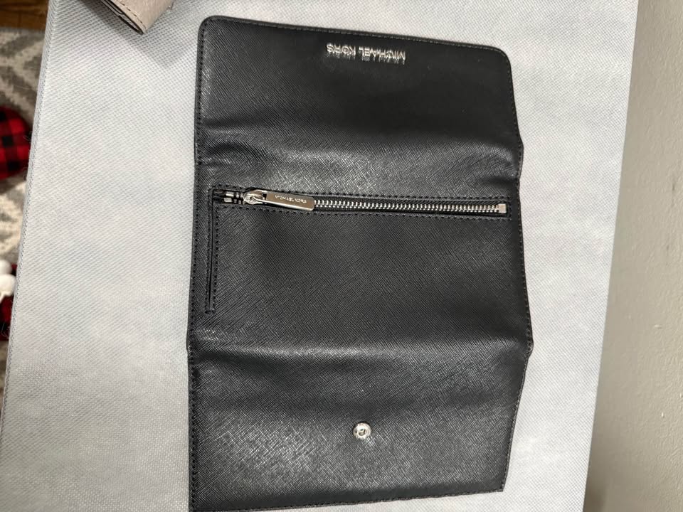 Authentic Michael Kors wallet - photo 3