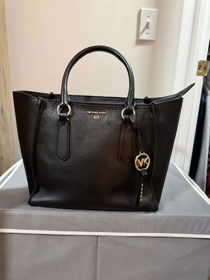 Purse sale!!! image indicator(3)