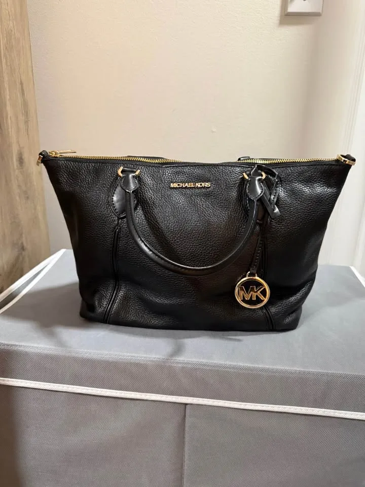 Purse sale!!! image indicator(4)