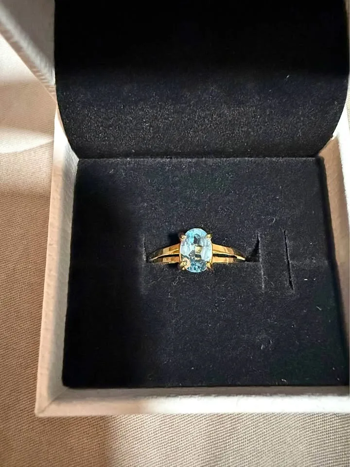 10k gold ring with genuine aquamarine gem stone