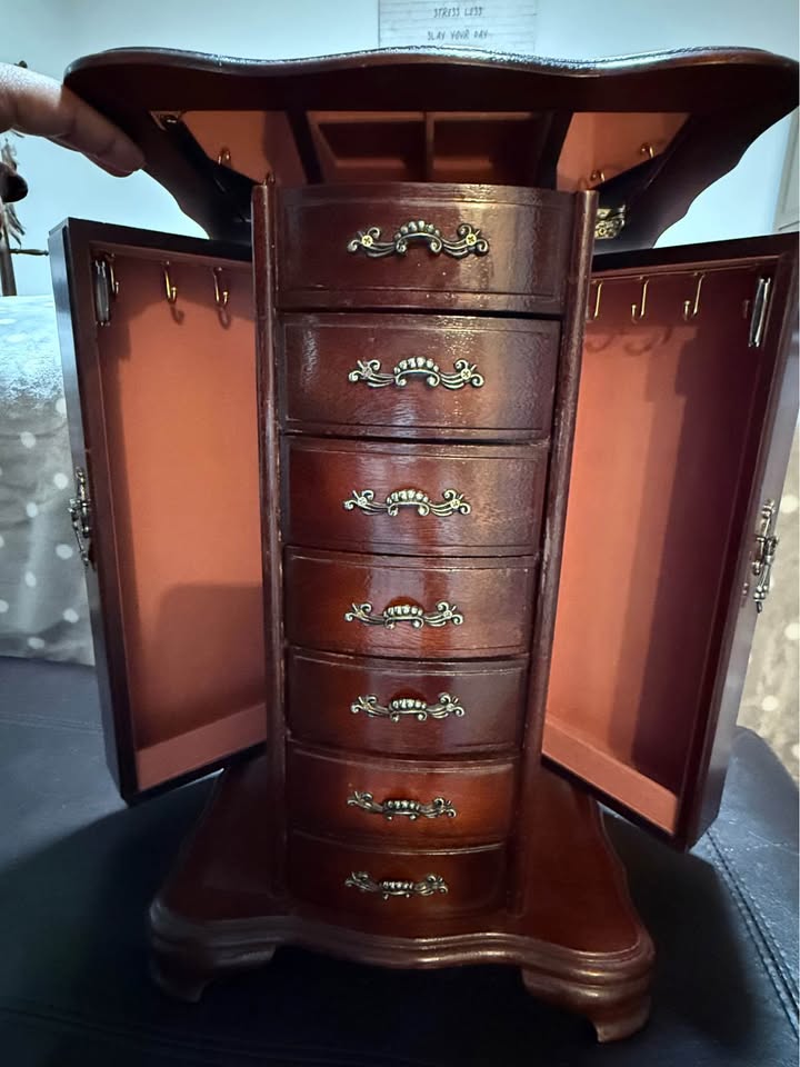 Wooden jewelry case - photo 3