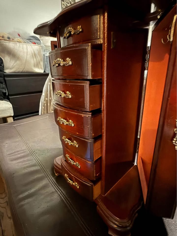 Wooden jewelry case - photo 4